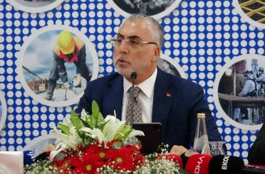 Bakan Işıkhan: "Birileri parti binalarında koltuk kavgası yaparken biz Türkiye’yi adım adım dolaşıyoruz" 