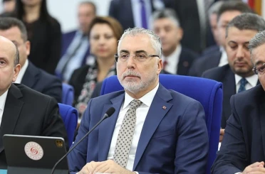 Bakan Işıkhan: "SGK’ya borçlu olan ilk 10 belediyenin 8’i CHP’li belediyeler" 