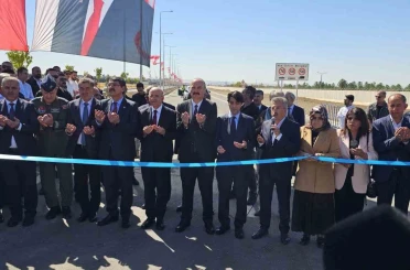 Bakan Şimşek önce yolu açtı, sonra TOGG ile geçti 