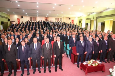 Bakan Tekin: "Biz büyük bir camiayız" 