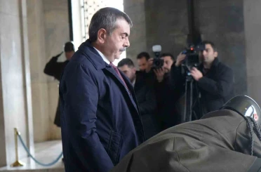 Bakan Tekin: "Dünya çok hızlı değişiyor, insan değişiyor, biz de bu değişimi anlamlandırmakla mükellef olan bir mesleğin mensuplarıyız" 