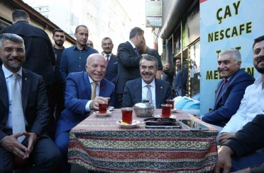 Bakan Tekin, Erzurum’da esnafla buluştu 