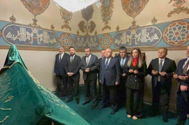 Bakan Tekin, Hacı Bektaş-ı Veli’nin kabrini ziyaret etti 