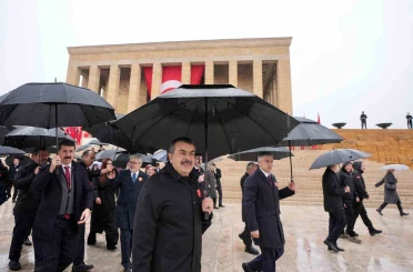 Bakan Tekin, öğrencilerle Anıtkabir’i ziyaret etti