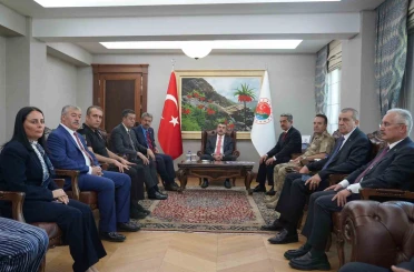 Bakan Tekin’den, Şırnak Valiliğine ziyaret 