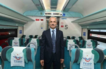 Bakan Uraloğlu: "16 Ocak-1 Şubat tarihlerinde ana hat ve bölgesel trenlerimize toplam 408 vagon ilaveyle 20 bin 160 kişilik ilave koltuk kapasitesi sağlayacağız" 