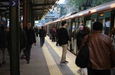 Bakan Uraloğlu: "2025 yılında yüksek hızlı, anahat, bölgesel ve kent içi hatlarda yaklaşık 283 milyon yolcumuza konforlu ve güvenli ulaşım imkânı sağladık" 