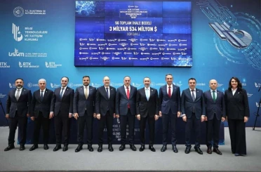 Bakan Uraloğlu: "(5G Yetkilendirme İhalesi) 3 operatör, toplamda 2 milyar 945 milyon dolar teklif vererek frekans bantlarını almaya hak kazandı" 