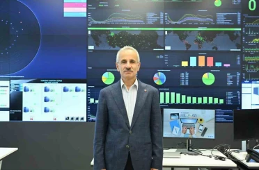 Bakan Uraloğlu: "Fiber uzunluk, 2025 yılı üçüncü çeyreğinde yaklaşık 657 bin kilometreye ulaştı" 