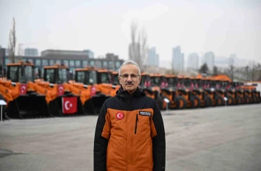 Bakan Uraloğlu: Karla mücadele için 18 bin 407 personel ve 14 bin 263 araç görev başında"