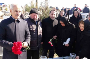 Bakan Uraloğlu Malatya’da deprem şehitliğini ziyaret etti 