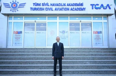 Bakan Uraloğlu: "Mart 2025’ten bu yana dijital başvuru sistemi ile 30 bin 750 yolcu hakkı başvurusunu elektronik ortamda ele aldık" 