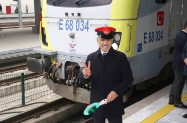 Bakan Uraloğlu: "Turistik Doğu Ekspresi’nin yeni sezonunda 10 bin 800 seyahat tutkununa Anadolu’nun büyüsünü yaşatacağız" 