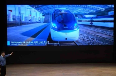 Bakan Yardımcısı Boyraz, gençlere milli hızlı treni böyle tanıttı 