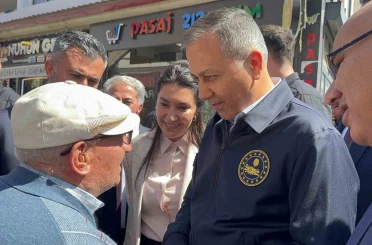 Bakan Yerlikaya Ağrı’da esnafla buluştu, taleplerini dinledi 