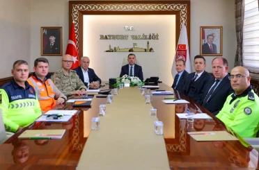 Bakan Yerlikaya ve Uraloğlu, valilerle VKS üzerinden toplantı yaptı 