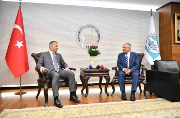 Bakan Yerlikaya’dan Başkan Büyükkılıç’a ‘örnek belediyecilik’ övgüsü 