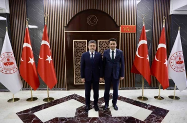 Bakan Yumaklı: "Türkiye kovan varlığında 3’üncü, bal üretiminde de Çin’den sonra 2’inci sırada" 