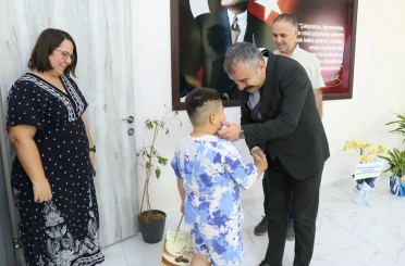 Bakanlığın Koruyucu Aile modeliyle bir çocuk daha yeni yuvasına kavuştu 