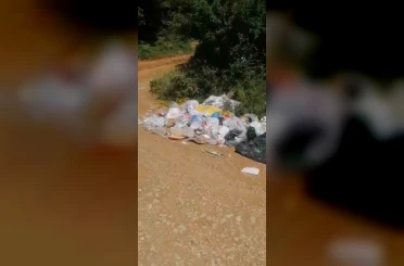 Balık tutmak için gittiği gölde çöp yığınıyla karşılaştı: Poşet poşet topladı 