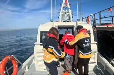 Balıkçı teknesinde rahatsızlanan vatandaşa Sahil Güvenlikten tıbbi tahliye 