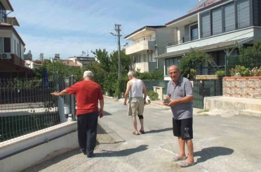 Balıkesir Burhaniye’de gökyüzündeki uçak izleri ilgi gördü 