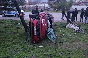 Balıkesir Çevre Yolu’nda takla atan otomobil yan yattı: 2 yaralı 