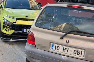 Balıkesir’de çift taraflı trafik kazası: 2 yaralı 
