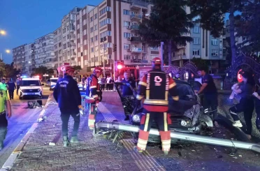 Balıkesir’de istinat duvarına çarpan otomobilin sürücüsü öldü 