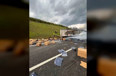 Balıkesir’de otoyolda korkutan tır yangını: 2 yaralı 