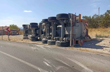 Balıkesir’de tır kazası: Kimyasal madde sızıntısına karşı tedbir alındı 