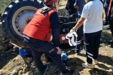 Balıkesir’de traktör devrildi, sürücü yaralandı 