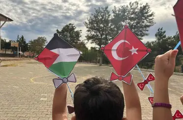 Balıkesir’in 20 ilçesinden gökyüzüne barış ve umut mesajı