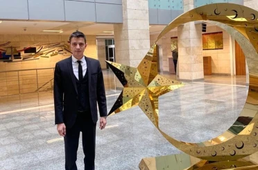 Balkonda düşen genç avukat kurtarılmadı 