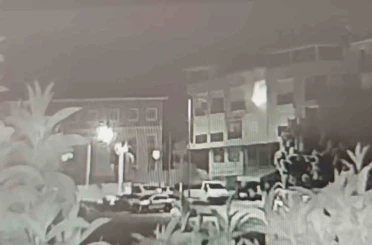 Balkonda oynayan çocuğun ateşle oyunu alt kattaki döşeme atölyesini küle çevirdi 
