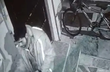 Balkondaki motosiklet ekipmanlarını çaldı 