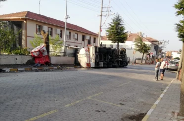 Balya’da akaryakıt dolu tanker devrildi 