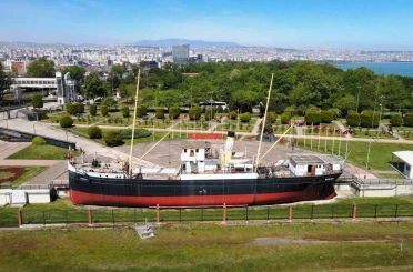Bandırma Vapuru, karadan yürütülerek Tütün İskelesi’ne taşınacak 