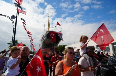 Bandırma Vapuru karadan yürütülerek yeni yerine taşındı: Mehter marşı ile karşılandı 