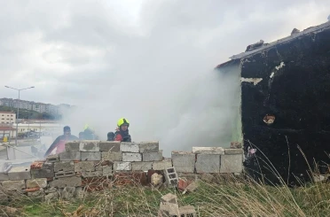 Bandırma’da metruk binada soba yangını, 1 kişi dumandan etkilendi 