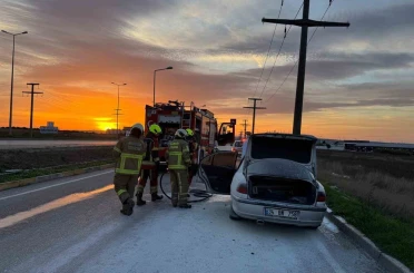 Bandırma’da seyir halindeki araç alev aldı 