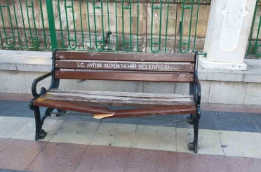 Banklar ve sokaklar duyarsız vatandaşların hedefi oldu 