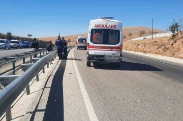 Bariyerlere çarpan motosiklet sürücüsü ağır yaralandı