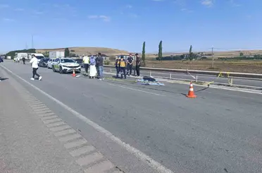 Bariyerlere çarpan motosiklet sürücüsü öldü
