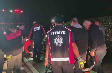 Bartın’da otomobil bariyerlere çarptı: 4 yaralı 