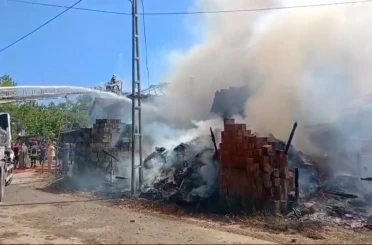Bartın’da yangında bir ev ve ahır kül oldu 