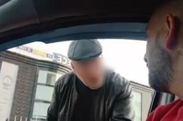 Başakşehir’de taksi sürücüsün yolcu kavgası kamerada 