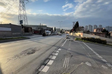 Başakşehir’de tırın altında kalan motosiklet sürücüsü ölümden döndü 