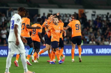 Başakşehir’in yeni transferleri Karbownik ve Emin Bayram ilk resmi maçlarına çıktı 