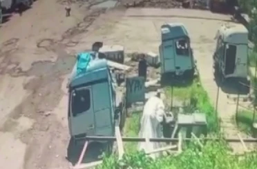 Başıboş köpekler önce küçük çocuğa şimdi de yaşlı adama saldırdı 